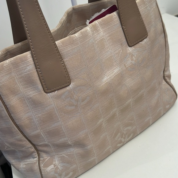 CHANEL Cruise Line Handbag Small Tote - Picture 4 of 8